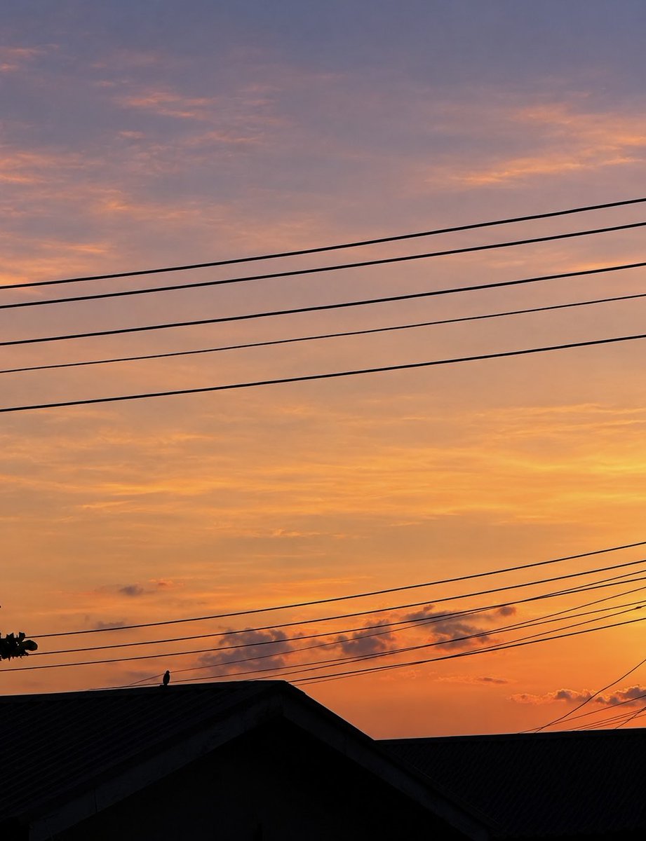 itsSoleneX's tweet photo. I take really nice sky pictures 😍 https://t.co/tbp6c5jLYM