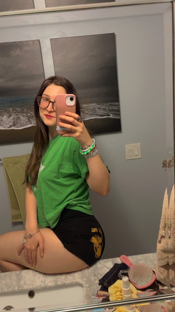 classyriri01's tweet photo. would love some new mutuals 💕#nsfw #nsfwtwt https://t.co/e2ZkFBt6Cv