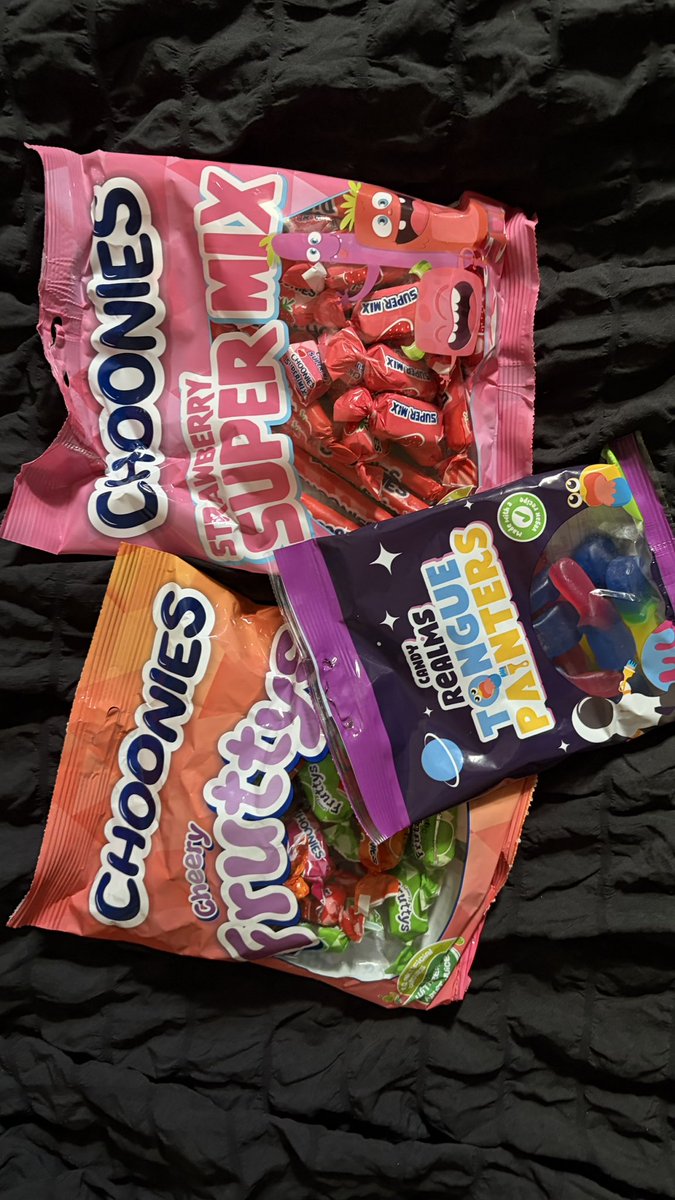 2small2big's tweet photo. sweeties for my diabetes hypo stash

+ plus some cleaning supplies and hygiene products !! https://t.co/8DRk7a4l88