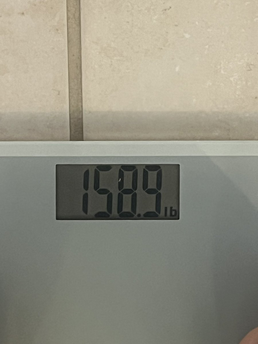 fattiebrat's tweet photo. I like the scale is lying to me is it really possible to lose 5 pounds in a few days? https://t.co/wEVA7GOrWW