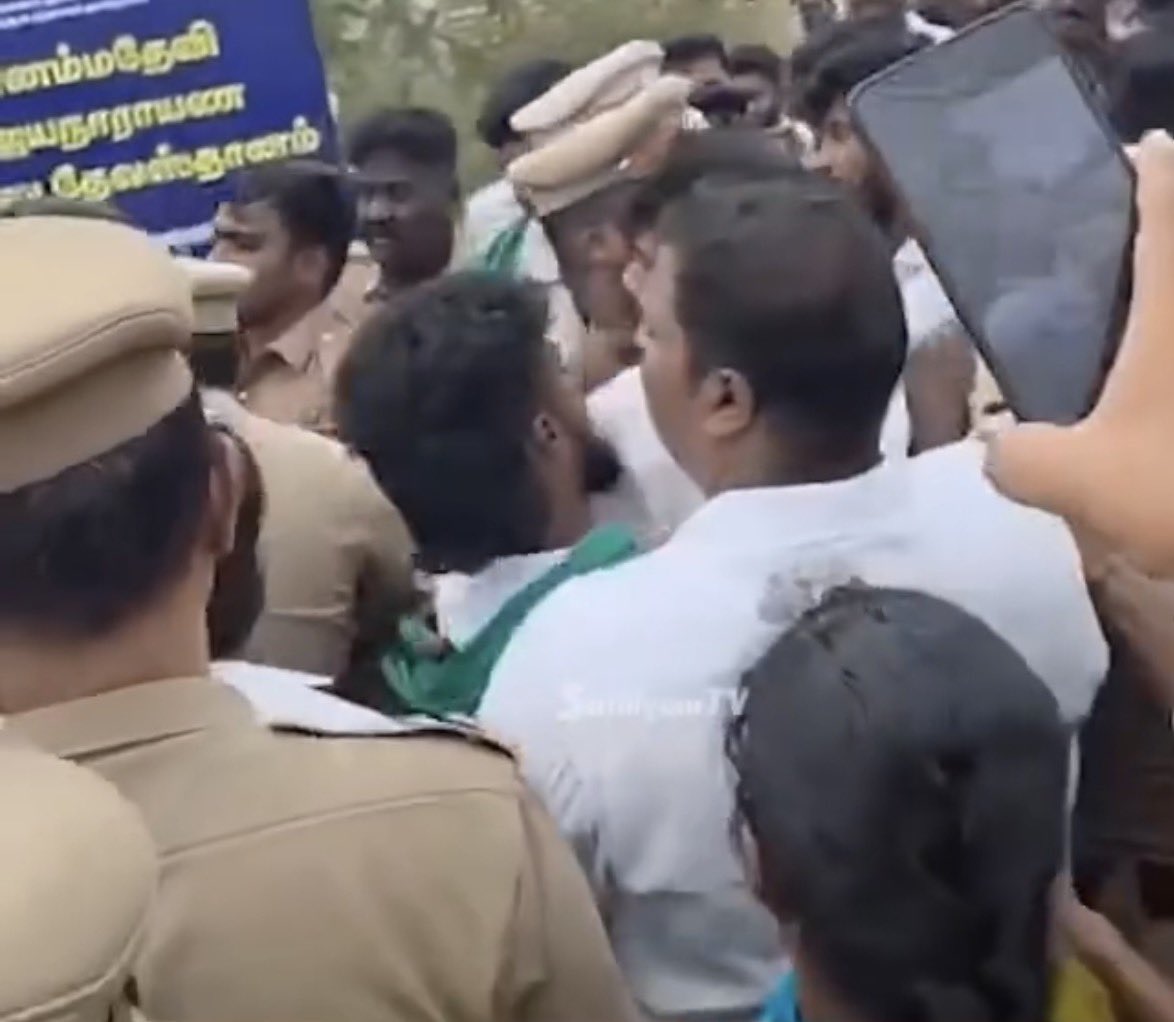 RR013C's tweet photo. ஜெயலலிதா அம்மாவின் புடவையைப் பிடித்து இழுத்து, சட்டமன்றத்திலேயே அவரை அவமானப்படுத்திய அதே கைகளோடு இன்று கூட்டணி வைக்க எப்படி மனசு வந்தது?

- தாராபுரம் மக்கள் முற்றுகையிட்டு கேள்வி 🔥🔥🔥🔥🔥🔥🔥🔥🔥🔥🔥 https://t.co/J6dAOdhX6b