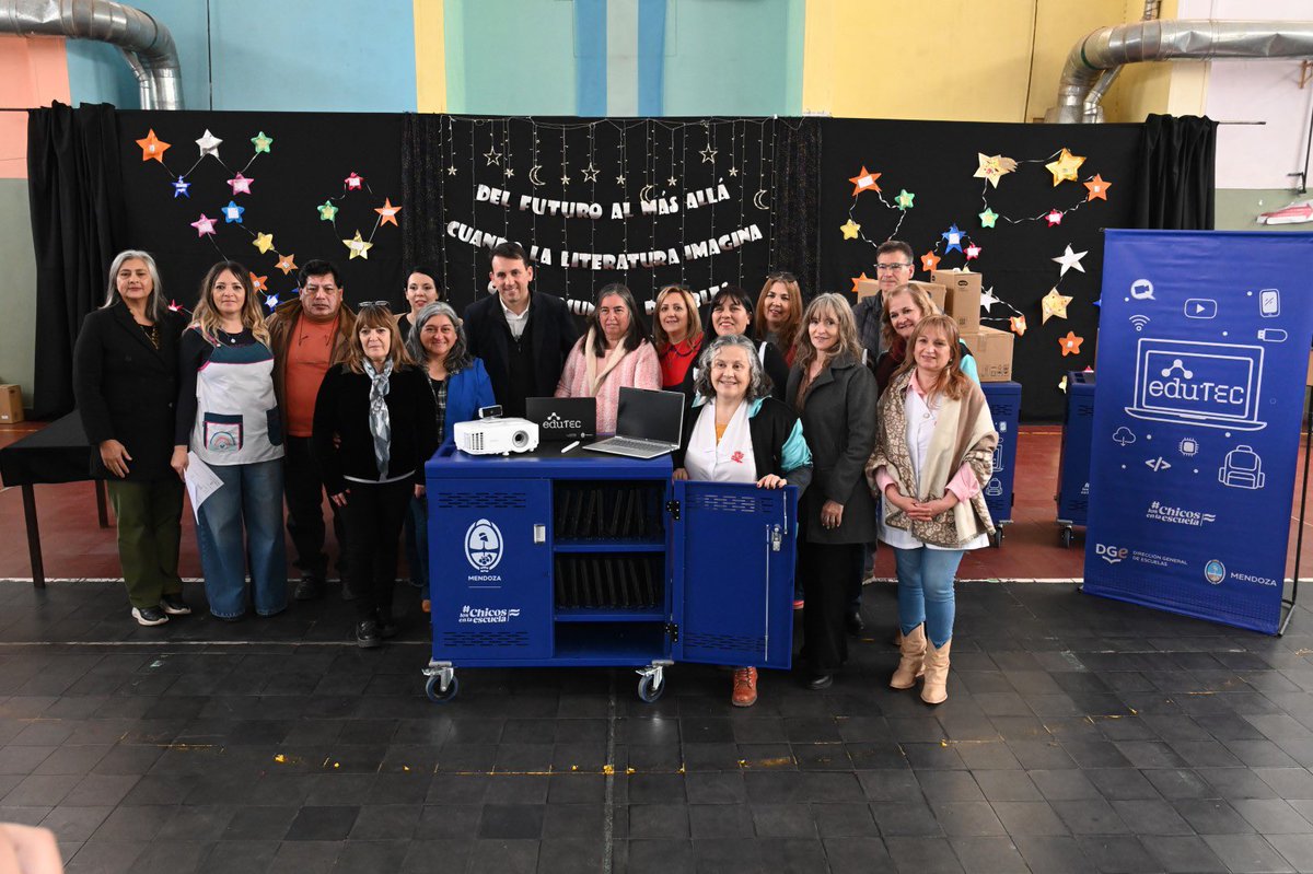 TadeoGZ's tweet photo. Más tecnología para las escuelas de Malargüe. 💻📚

Hoy entregamos los carros tecnológicos que permiten completar el equipamiento en las escuelas primarias y secundarias del departamento.

La tecnología tiene que estar en las aulas y al alcance de los estudiantes, como una herramienta más para aprender, crear y desarrollar nuevas habilidades.

Gracias por recibirnos!