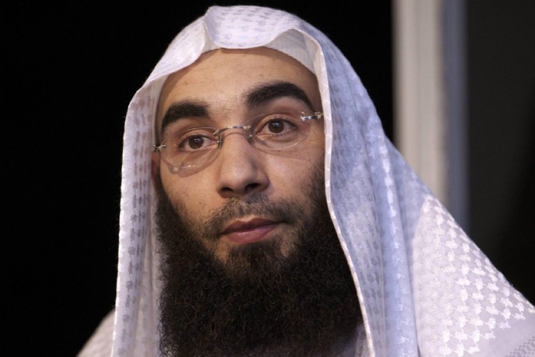 LeonardoPanetta's tweet photo. Sognava la sharia in Belgio, ora chiede al Belgio di non estradarlo in Marocco. E’ la parabola di Fouad Belkacem, leader del gruppo  islamista Sharia4Belgium, condannato per terrorismo (la sua organizzazione reclutava giovani da inviare in Siria per combattere con l’Isis). L’uomo è stato privato della cittadinanza belga e l’anno prossimo, quando uscirà di prigione, dovrà essere espulso in Marocco, paese di origine e di cui possiede il passaporto. Ma Belkacem ha ora fatto richiesta di asilo per restare in Belgio dove vivono la moglie e i figli. E d’improvviso, chi dichiarava che la democrazia fosse incompatibile con l'Islam e che il sistema politico dovesse essere rovesciato per far posto al califfato, scopre lo stato di diritto.