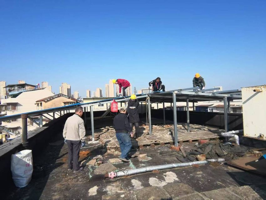 WulandiraD's tweet photo. [Today, we see the construction crew finish demo on the old warehouse, then they’ll raze the耗栋 and switch to new green designs!] https://t.co/KFUZIM1cFE