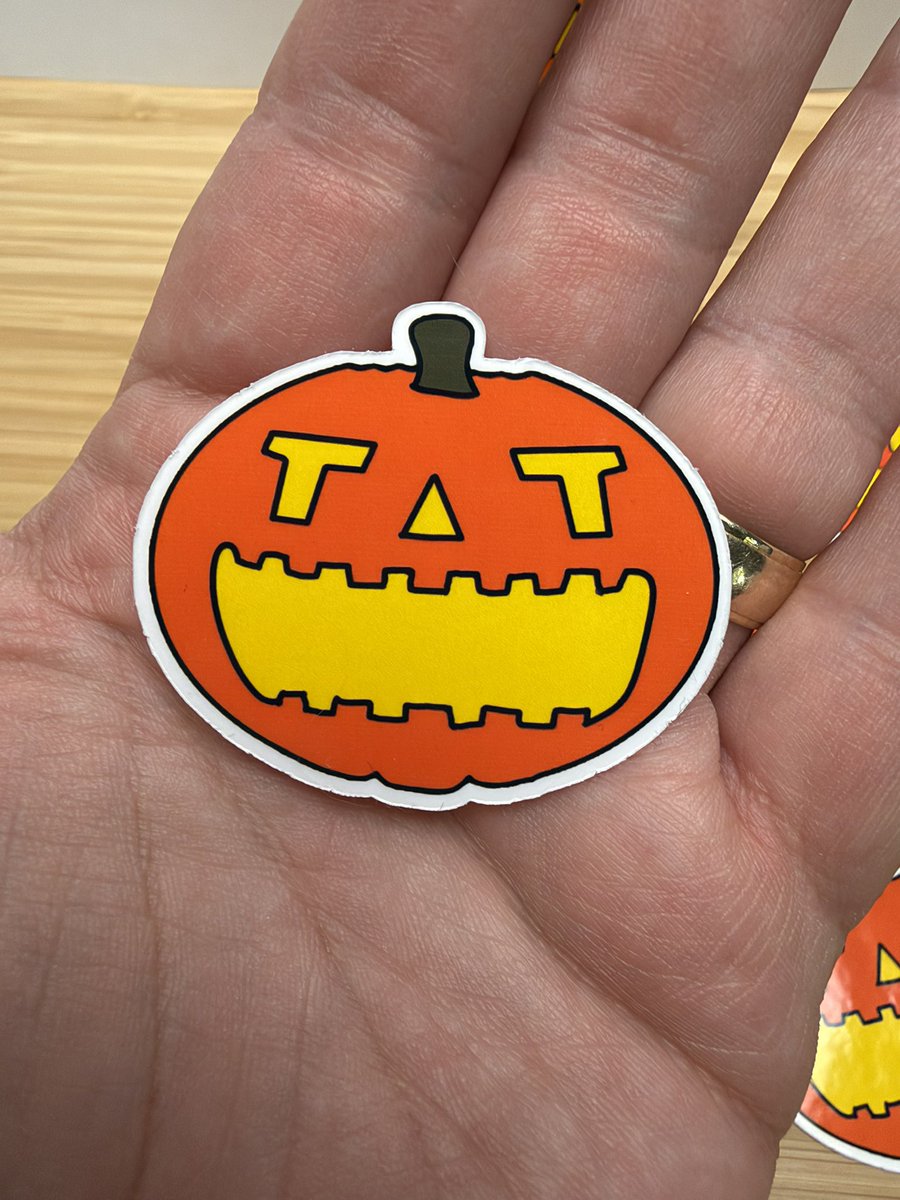 KetchupAndMayo's tweet photo. It's TwiceTober! 🎃🌎Worldwide FREE Giveaway!🌎 1 TT Pumpkin Sticker for 9 winners. 🚨MUST repost to be entered!🚨 Winners picked Oct 4th about  noon PDT. Sent by postal service anywhere in the world! This is 👉FREE👈 to you, so why don't you repost now?  RULES🚨: REPOST♻️, FOLLOW🚶‍♂️, LIKE❤️!
These are 2 inch wide, waterproof stickers. #TWICE #TwiceTober