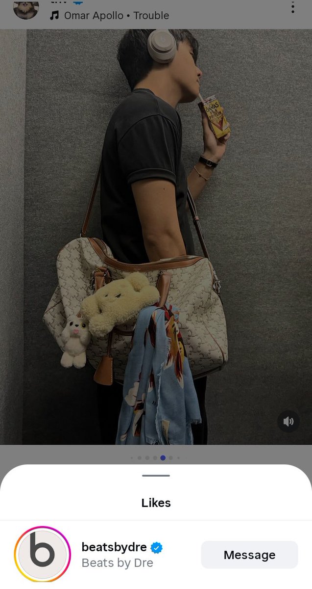 WonderVilain's tweet photo. Tae wears whatever he wants, only to end up with several brands interested in him because of his influence and power, leaving him to choose just one that suits him. https://t.co/xRi7SlDnhS