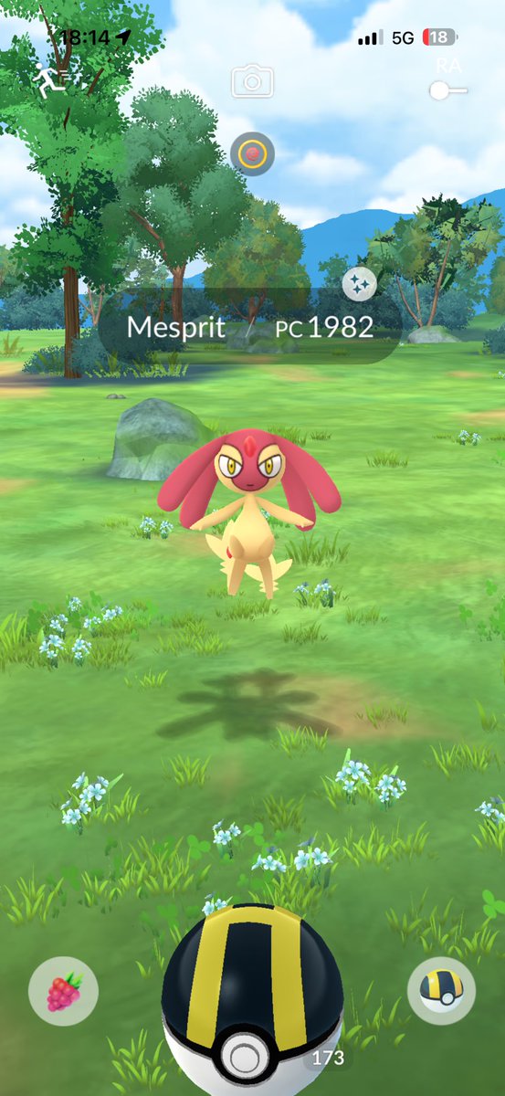 BruceLionFer's tweet photo. @Donabeerton pues te diré que encima me spawneo un mesprit al lado de casa justo cuando no estaba en casa, me volví en el coche to follado a tirarle una masterball y ni siquiera me hizo falta porque era shiny https://t.co/1Abla8GoCR