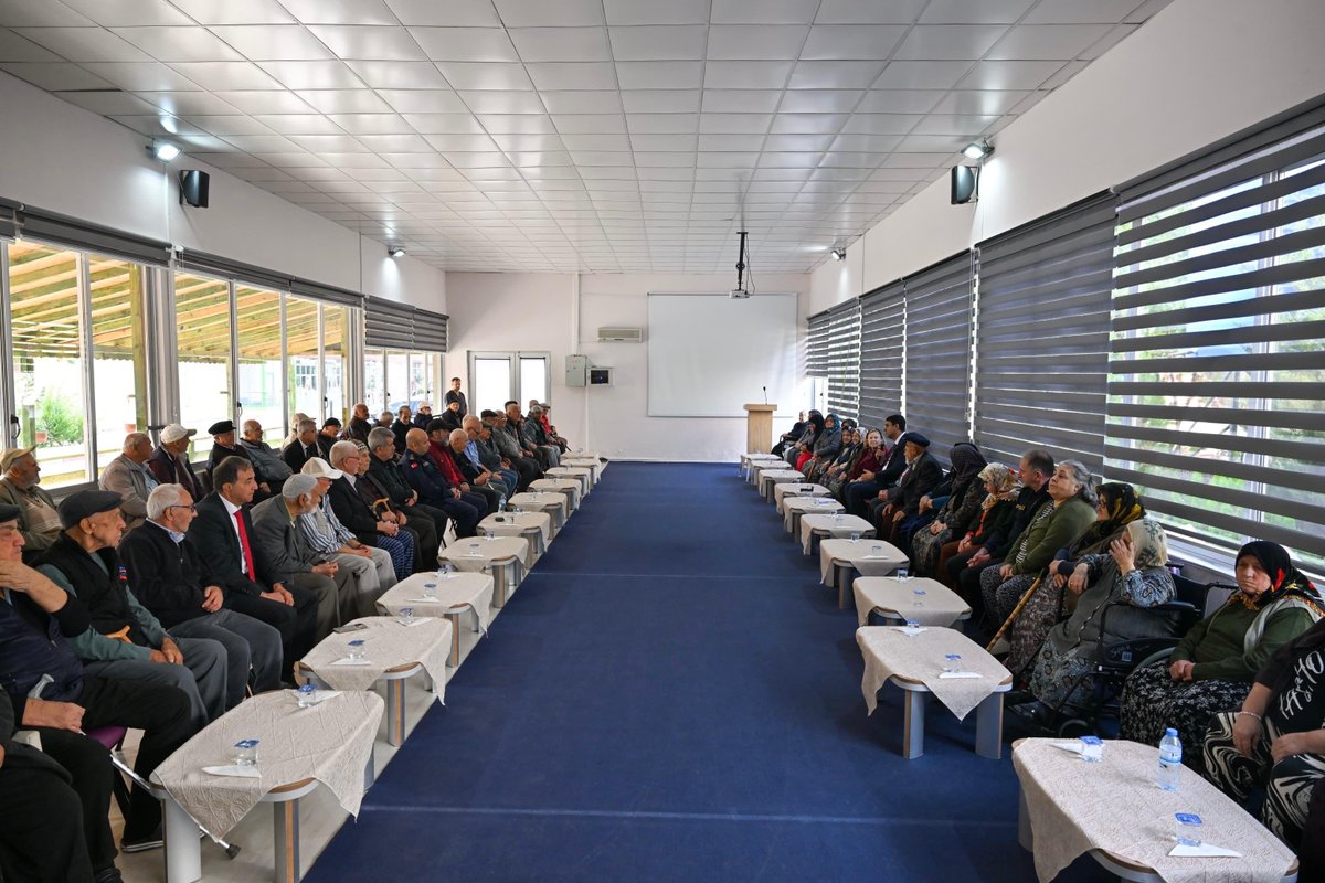 TC_UsakValiligi's tweet photo. Valimiz Dr. Serdar Kartal, 1 Ekim Dünya Yaşlılar Günü dolayısıyla Huzurevi Yaşlı Bakım ve Rehabilitasyon Merkezi’ni ziyaret ederek kıymetli büyüklerimizle bir araya geldi.

Hayatımıza değer katan, bilgi ve tecrübeleriyle yolumuza ışık tutan büyüklerimiz; geçmişimizle geleceğimiz arasındaki en kıymetli bağ, bu toprakların hafızası ve bereketidir. 

Onlara sevgi ve saygıyla sahip çıkmak, gönüllerine dokunmak ve hayatlarını kolaylaştırmak hepimizin ortak sorumluluğudur.

1 Ekim Dünya Yaşlılar Günü’nü kutluyor, tüm büyüklerimize sağlık, huzur ve mutluluk dolu bir ömür diliyoruz.

📍Huzurevi Yaşlı Bakım ve Rehabilitasyon Merkezi