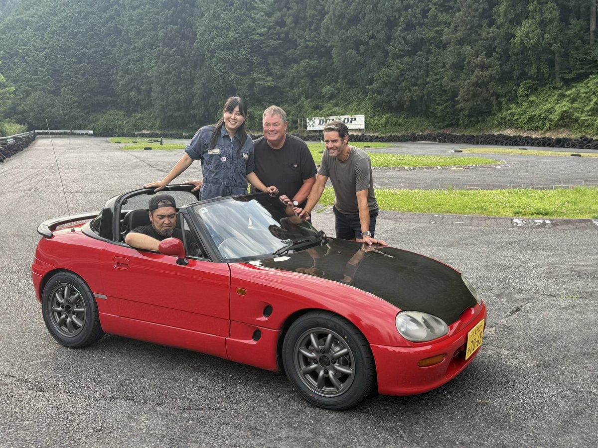 gre_jiijiriya's tweet photo. ご報告✨
実は7月にディスカバリーチャンネルの『名車再生クラシックカーディーラーズ』のワールドツアーで日本のカプチーノをガレージいじりやで撮影しておりました。
イギリスでは30日（水）に放映になったようです！
日本での放送は年末年始あたりの予定だそうで、もう少し先になりそうです。

UKでの放送により情報解禁となりました🤗
撮影の風景をすこーしずつアップしていきますね📷

@mikebrewer 
@DiscoveryUK 
@f1elvis 

#WheelerDealers
#名車再生クラシックカーディーラーズ
#ガレージいじりや