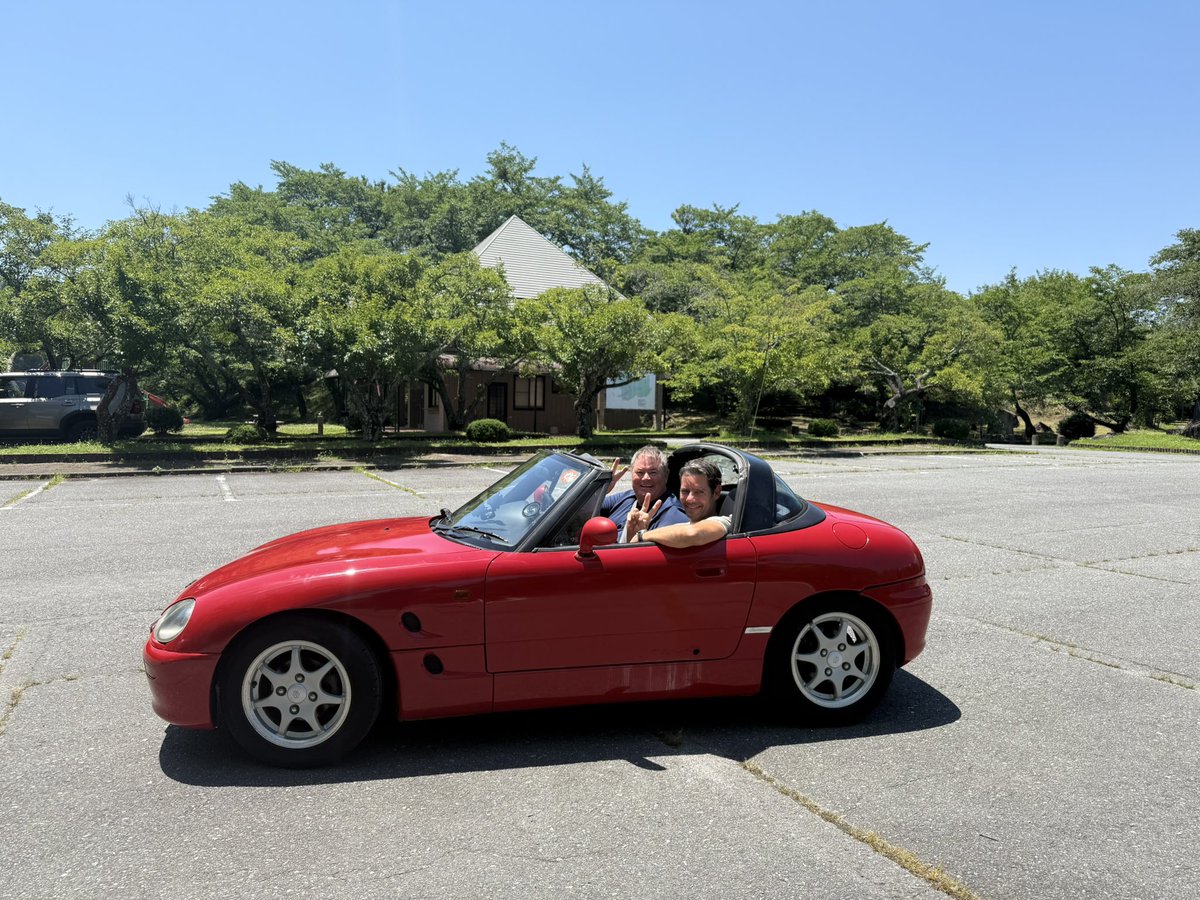 gre_jiijiriya's tweet photo. ご報告✨
実は7月にディスカバリーチャンネルの『名車再生クラシックカーディーラーズ』のワールドツアーで日本のカプチーノをガレージいじりやで撮影しておりました。
イギリスでは30日（水）に放映になったようです！
日本での放送は年末年始あたりの予定だそうで、もう少し先になりそうです。

UKでの放送により情報解禁となりました🤗
撮影の風景をすこーしずつアップしていきますね📷

@mikebrewer 
@DiscoveryUK 
@f1elvis 

#WheelerDealers
#名車再生クラシックカーディーラーズ
#ガレージいじりや