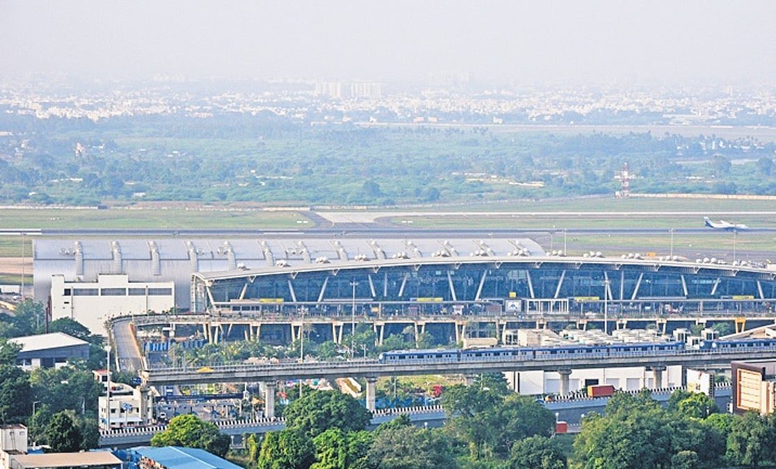 UpdatesChennai's tweet photo. By 2035-2040 :
🔹Mumbai - 3 airports (One at sea too) | ~250 MPPA 
🔹Delhi - 3 airports | ~200+ MPPA
🔹Bengaluru -  2 airports | ~180 MPPA
🔹Hyderabad - 1 mega airport | ~120 MPP
🔹Pune - 2 airports | ~100 MPPA
➡️Chennai -  1 airport | 55 MPPA
Visionary TN Govt...🥳😇
Opposed Parandur for nothing but just for their political benefits!!