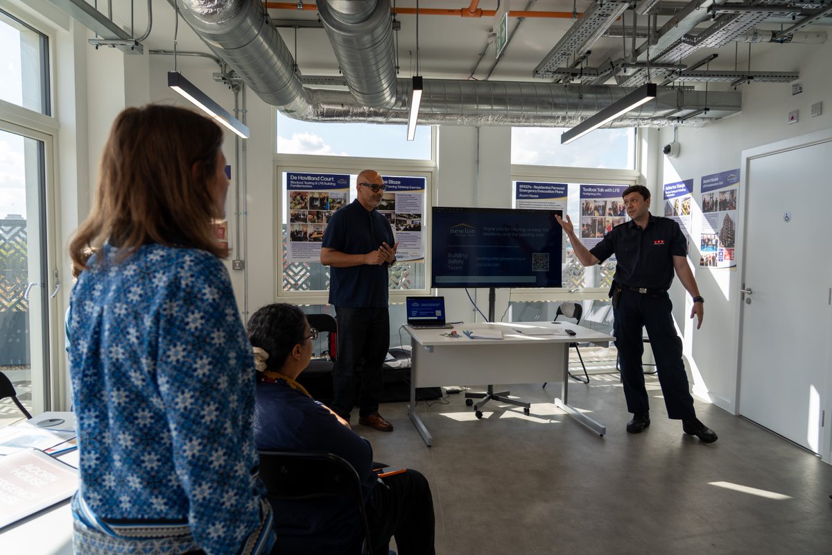 LondonAssembly's tweet photo. Today, #AssemblyFire observed a joint fire simulation exercise between the @LondonFire Brigade (LFB) and Newlon Housing Trust, simulating a fire alert in a 9 storey residential building. Find out more about the investigation here: https://t.co/ZQsgCPCzVn https://t.co/PaBiKX92mW