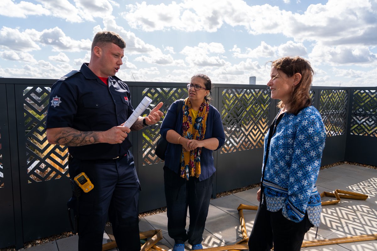 LondonAssembly's tweet photo. Today, #AssemblyFire observed a joint fire simulation exercise between the @LondonFire Brigade (LFB) and Newlon Housing Trust, simulating a fire alert in a 9 storey residential building. Find out more about the investigation here: https://t.co/ZQsgCPCzVn https://t.co/PaBiKX92mW