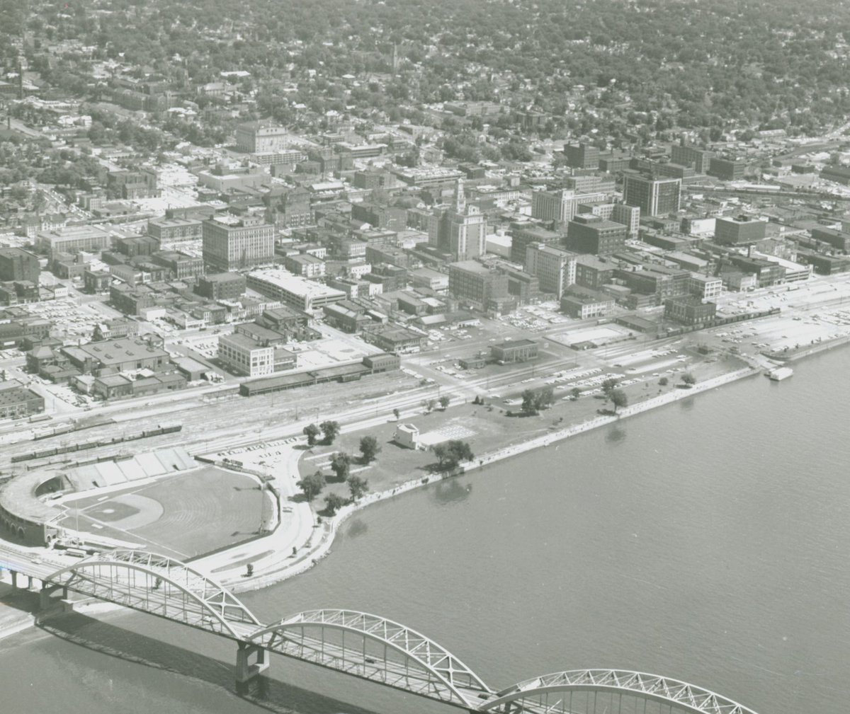 QCRiverBandits's tweet photo. Home, 1965 🏡

#RoadToRoyalty🦝 | #ThrowbackThursday https://t.co/A0cfW7Bo2Y