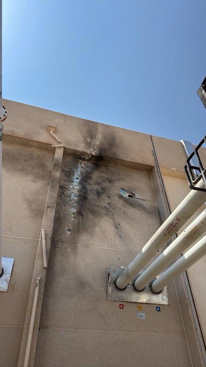 SPAregions's tweet photo. المتحدث الرسمي باسم قوات التحالف: وقوع هجوم إرهابي عند الساعة ( 05:11) فجر يوم الثلاثاء 29 سبتمبر 2026م على محطة (طيبة) لتوزيع الكهرباء بالمدينة المنورة، وأثبتت نتائج التحقيق والاستدلال من الجهات المختصة تورط الميليشيا الحوثية الإرهابية بالتخطيط والتنفيذ لهذا العمل الإرهابي الجبان من خلال المراجعة العملياتية وبقايا حطام المسيّرة المستخدمة.
https://t.co/P7Hv43JmiP
#واس