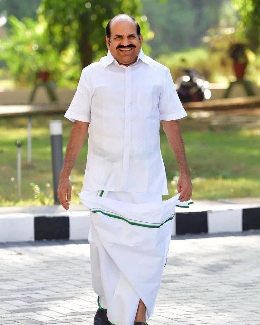 jinojohnactor's tweet photo. ഓർമ്മ ദിനത്തിൽ പോലും അദ്ദേഹത്തോട് കാണിച്ച നീതികേടിന് എങ്ങനെ ന്യായികരിക്കാൻ കഴിയും..
കൊടിയേരി ബാലകൃഷ്ണൻ എന്ന നേതാവിൻ്റെ ഓർമ്മദിനത്തിൽ തന്നെ, അദ്ദേഹത്തിൻ്റെ ഫ്ലക്സ് വലിച്ച് കീറി എറിയുന്ന രാഷ്ട്രീയ ബോധമില്ലാത്ത വരെ നമ്മൾ ഇന്ന് കണ്ടു.
#jj https://t.co/8HWS99TlS3