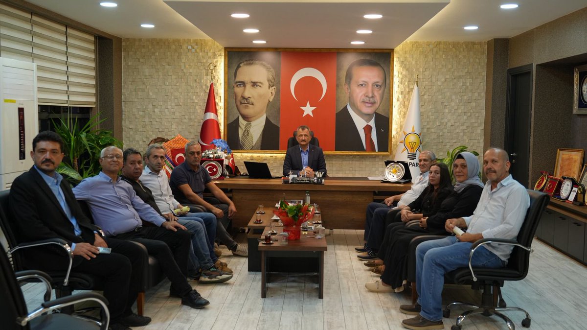 coskunali_01's tweet photo. AK Parti’mize gönül vermiş, Sümer Mahallemizde yaşayan kıymetli hemşehrilerimizi İlçe Başkanlığımızda ağırladık.

Nazik ziyaretleri, samimi sohbetleri ve destekleri için kendilerine teşekkür ediyorum.

#GüçlüTeşkilatGüçlüSeyhan https://t.co/UCf2Sz1uWO