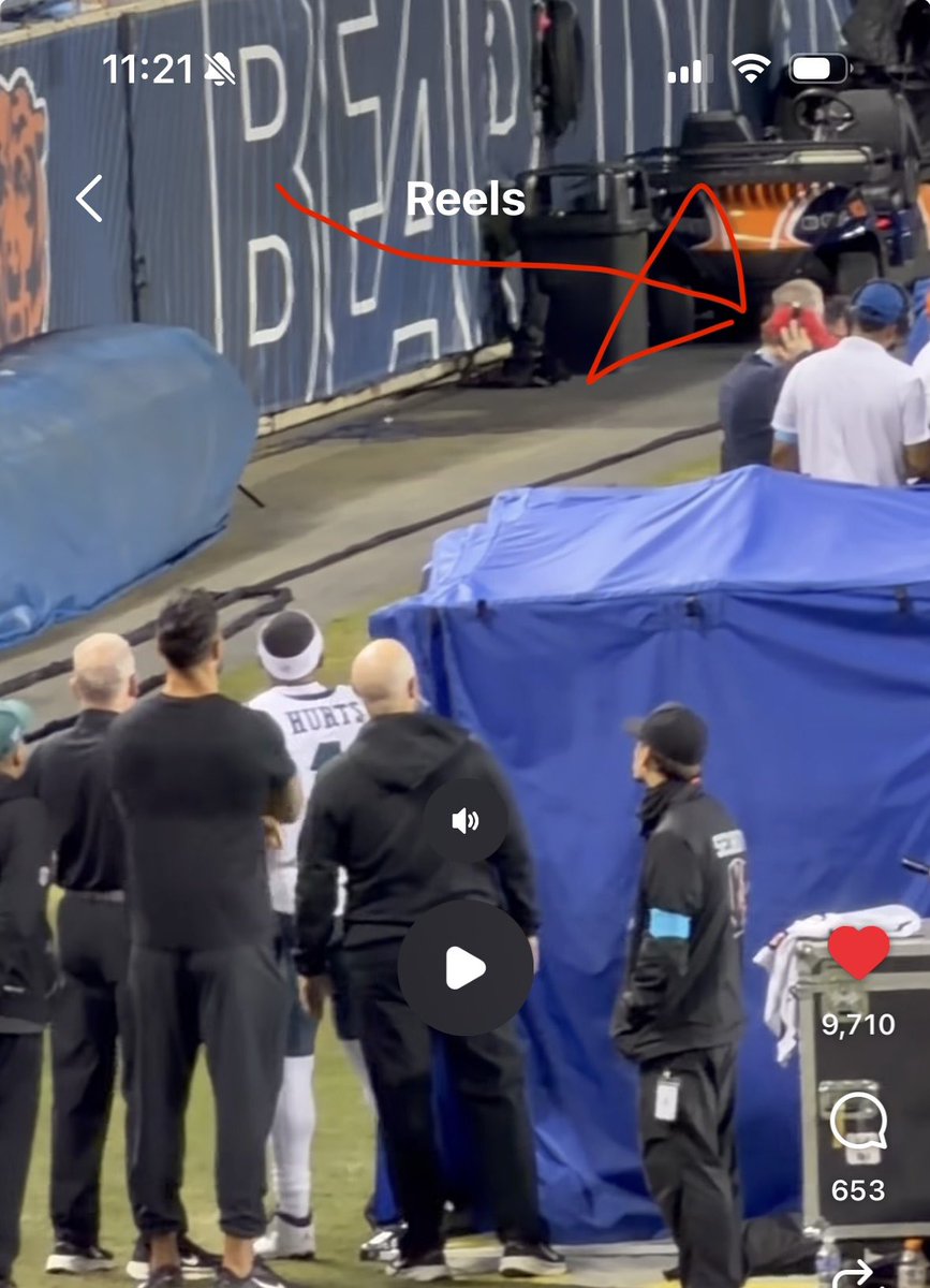 IntroVertJvyy's tweet photo. @DiBonaNFL He was also sitting there watching the game for minutes all the way up until right after the INT happened… https://t.co/bL38AOXuei