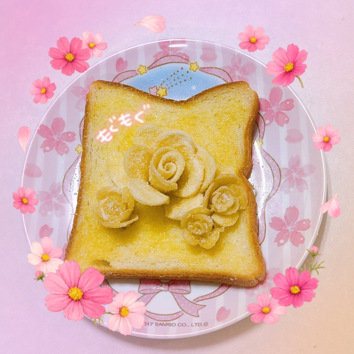 Ruca_Romi's tweet photo. んで お花のトースト食べてるなぅ🌸笑

パパンのメロンパントーストの粉と
教えてもらったアヲハタジャムを
試してみたくて(๑⃙⃘・༥・๑⃙⃘)ﾊﾟｸｯ🍞💡

10枚切りでも4枚分は量多かった〜💦
果物&amp;ホイップ追加して食べちゃった🍓笑 https://t.co/FyUKdRcbJd