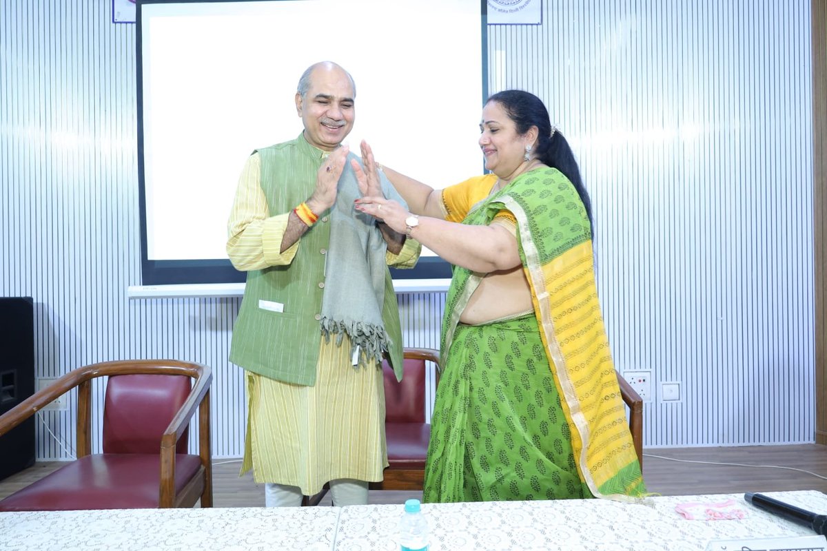 kpsingh330's tweet photo. Glimpses from the Gandhi Study Circle of Vivekananda College University of Delhi, during the pre-Gandhi Jayanti celebrations.

It was a privilege to join the programme as the Chief Guest and share my views आहार, आचरण और अध्यात्म जीवन की पूँजी! It was a very inspiring and mesmerizing experiences to had a vibrant interactions with women minds who are the shaper and future of country. 

My heartfelt gratitude and sincere thanks to Prof Pinki Maurya  ji   Principal, Vivekanand College, and Dr. Babita   ji, Convenor, Gandhi Study Circle, for the invite and heartfelt hospitality.