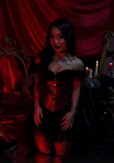 perezsrhea's tweet photo. Roxanne Perez as a vampire im obsessed 🧛‍♀️🩸!! https://t.co/ao5rnrxVvc