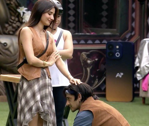 Im_AYAANBB13_'s tweet photo. THE REASON WHY I CHOOSE TO SUPOORT THIS MAN ❤️🙏🏻

Rihiti: Abused His Mother &amp; Father

Kanika : Characte Assassination 💔

Yet, Qazi has shown what a pure hearted person he Truly is. ❤️

THIS MAN >>>> 

#BiggBoss20 #QaziTouqeer https://t.co/kMa6QDNJEd