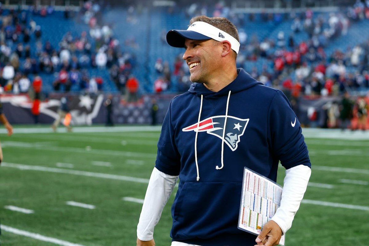 PatsPosition's tweet photo. Josh McDaniels is a great offensive coordinator. However, he is going up against elite defenses every week. He needs to start calling more unique plays. He can’t keep calling HB Dive every other play to “move the chains” and “keep the defense honest.” Get in your bag JMD. https://t.co/SsSPq7yzbY