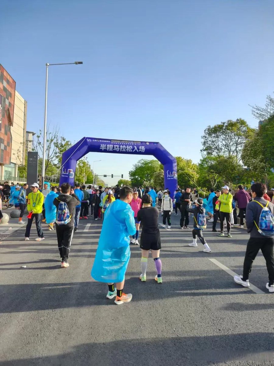 Laceysclwc's tweet photo. Rompí mis límites hoy! Terminé la carrera en 15 minutos menos que mi récord, ni siquiera creía que podía hacerlo.  A seguir superándome cada día!， https://t.co/JegsUpiZcN