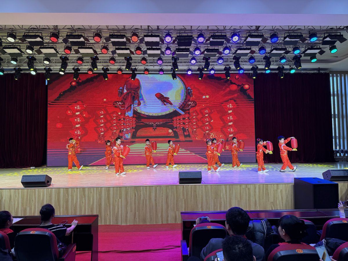 Rachaelfrsxh's tweet photo. La Asociación de Estudiantes de Cultura Latina organiza un taller de danzas folclóricas este viernes a las 18h en el salón principal. Ven a aprender y disfrutar con nosotros!， https://t.co/LQC9TMlN0M