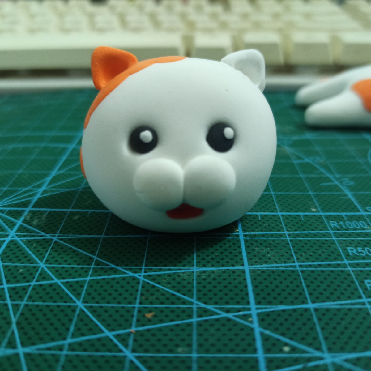 RandalIhnat's tweet photo. Hice un llavero de arcilla polimérica con la forma de mi gatito Es perfecto para llevar mis llaves y ver a mi mascota todo el día! https://t.co/eNuv6MM0gH