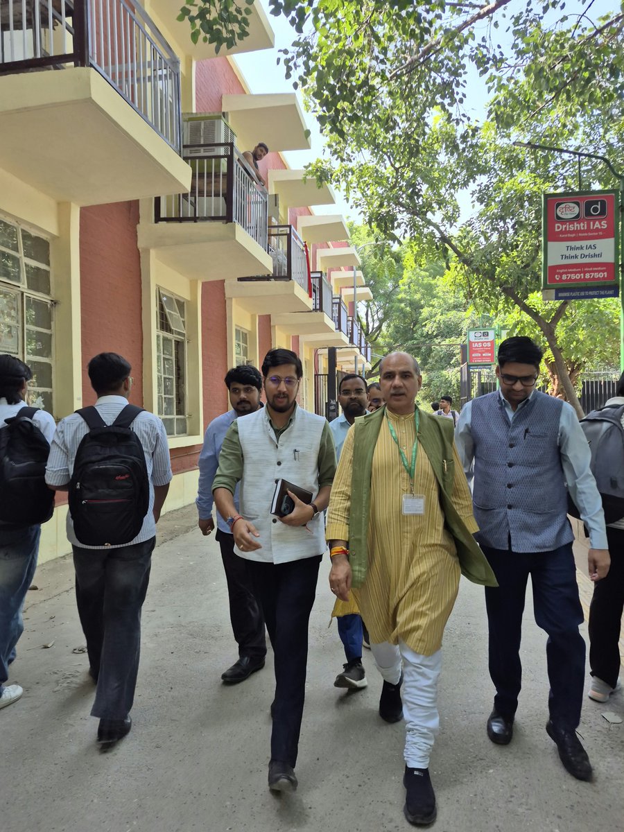 kpsingh330's tweet photo. Today afternoon at Kirori Mal College while delivering invited talk as Chief Guest on Gandhi Jayanti Celebrations.  Thank you Gandhi Study Circle and KMC administration for invite and giving me this opportunity. 
Love you and care you all. https://t.co/BVrVdjwzCO