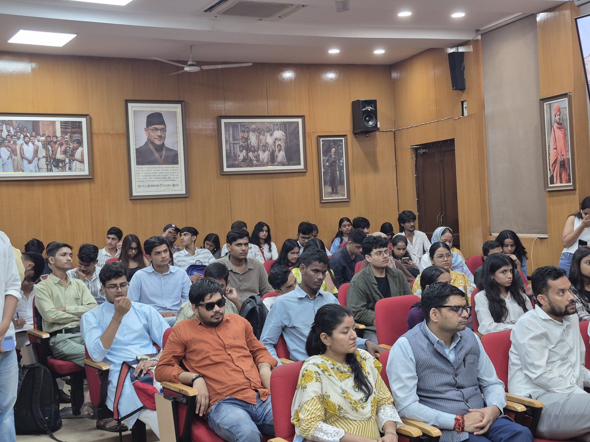 kpsingh330's tweet photo. Today afternoon at Kirori Mal College while delivering invited talk as Chief Guest on Gandhi Jayanti Celebrations.  Thank you Gandhi Study Circle and KMC administration for invite and giving me this opportunity. 
Love you and care you all. https://t.co/BVrVdjwzCO