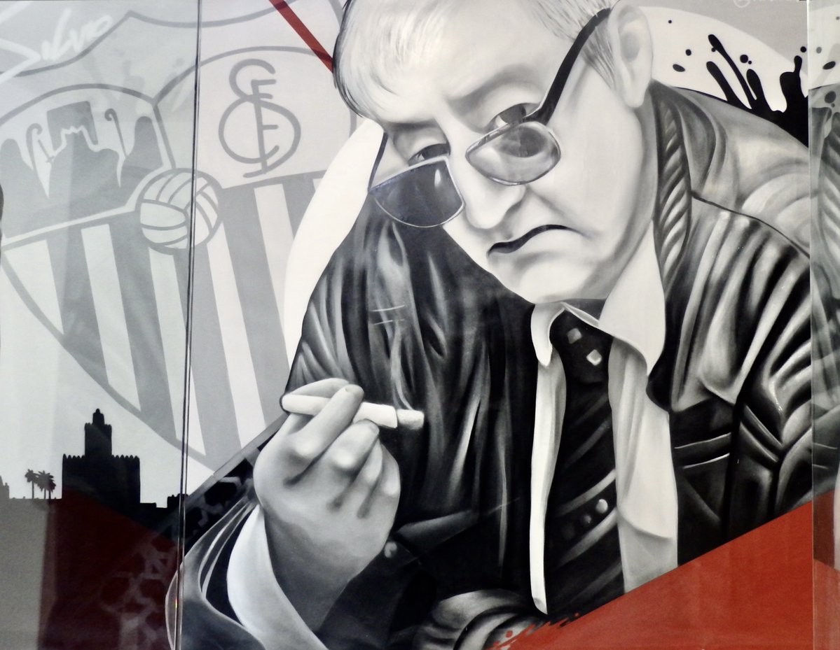 SevillaFC's tweet photo. "Cuando estoy en el escenario me siento delantero centro del Sevilla FC y cuando estoy en las gradas del Sánchez-Pizjuán me siento un rockero".

Silvio Fernández Melgarejo.

25 años desde que te fuiste al Tecer Anillo. 
#EternoSilvio
#WeAreSevilla https://t.co/afpS0SxT3d