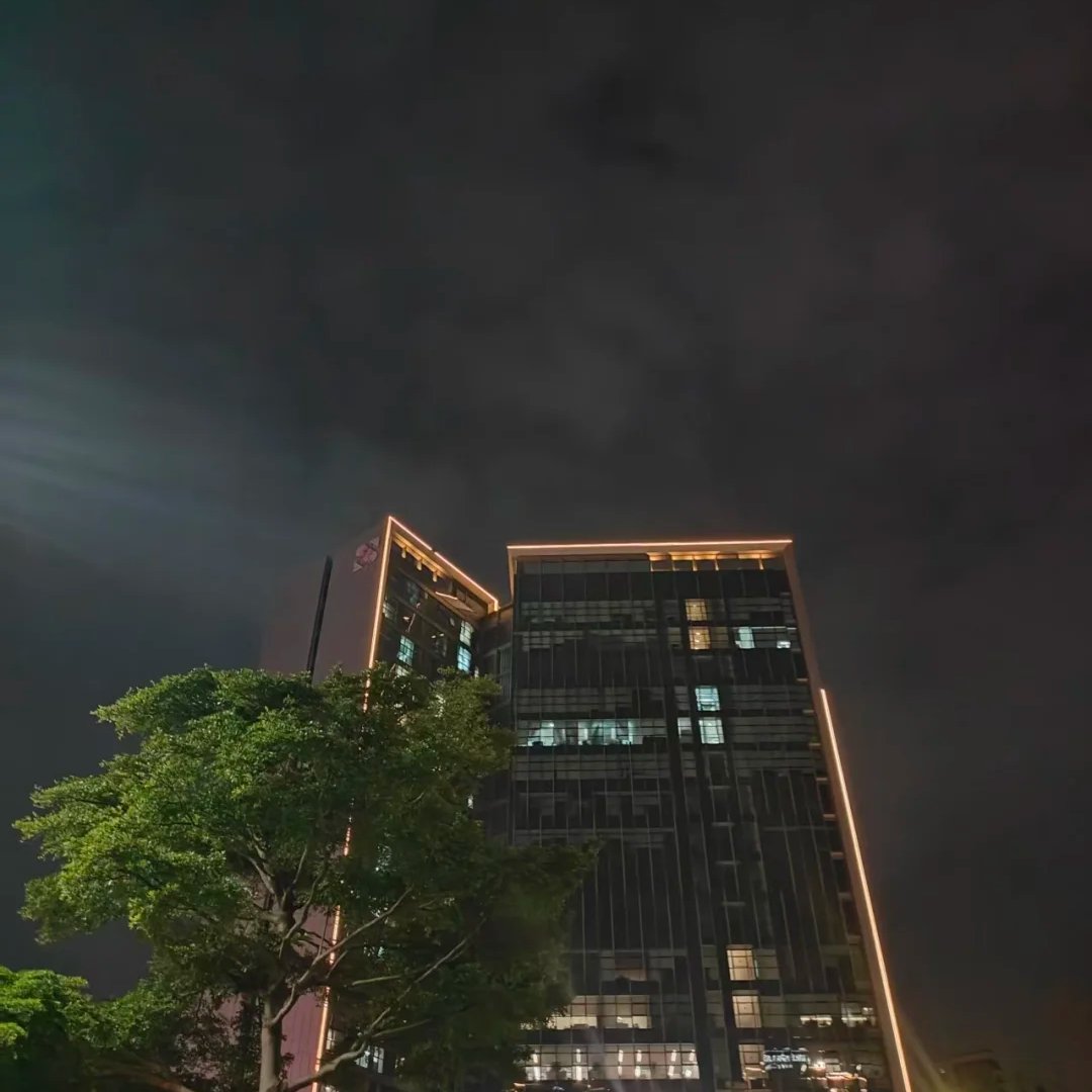 sun_pine_'s tweet photo. A lonely city, a solitary night. https://t.co/dJRl8HMS7X