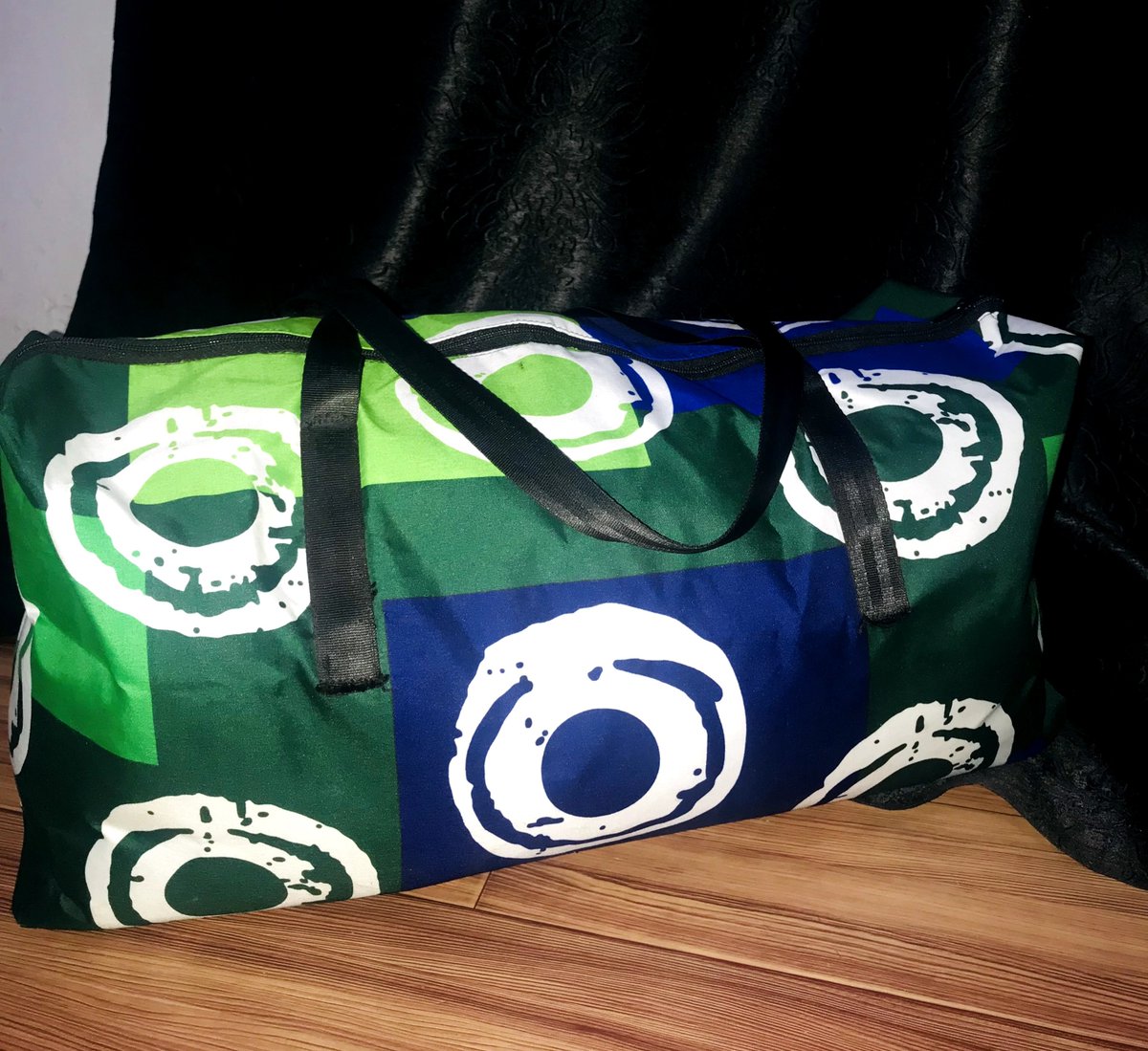 Teee_Billions's tweet photo. Spacious handmade Ankara travel bag, perfect for your weekend trips, visits &amp; getaways.
Who needs one for their next trip?
Price: ₦10,000
Location: Ibadan
Whatsapp: 08160246439
Kindly DM to order
#ibadanbusiness #Ankarabags https://t.co/1nreKr9yh8