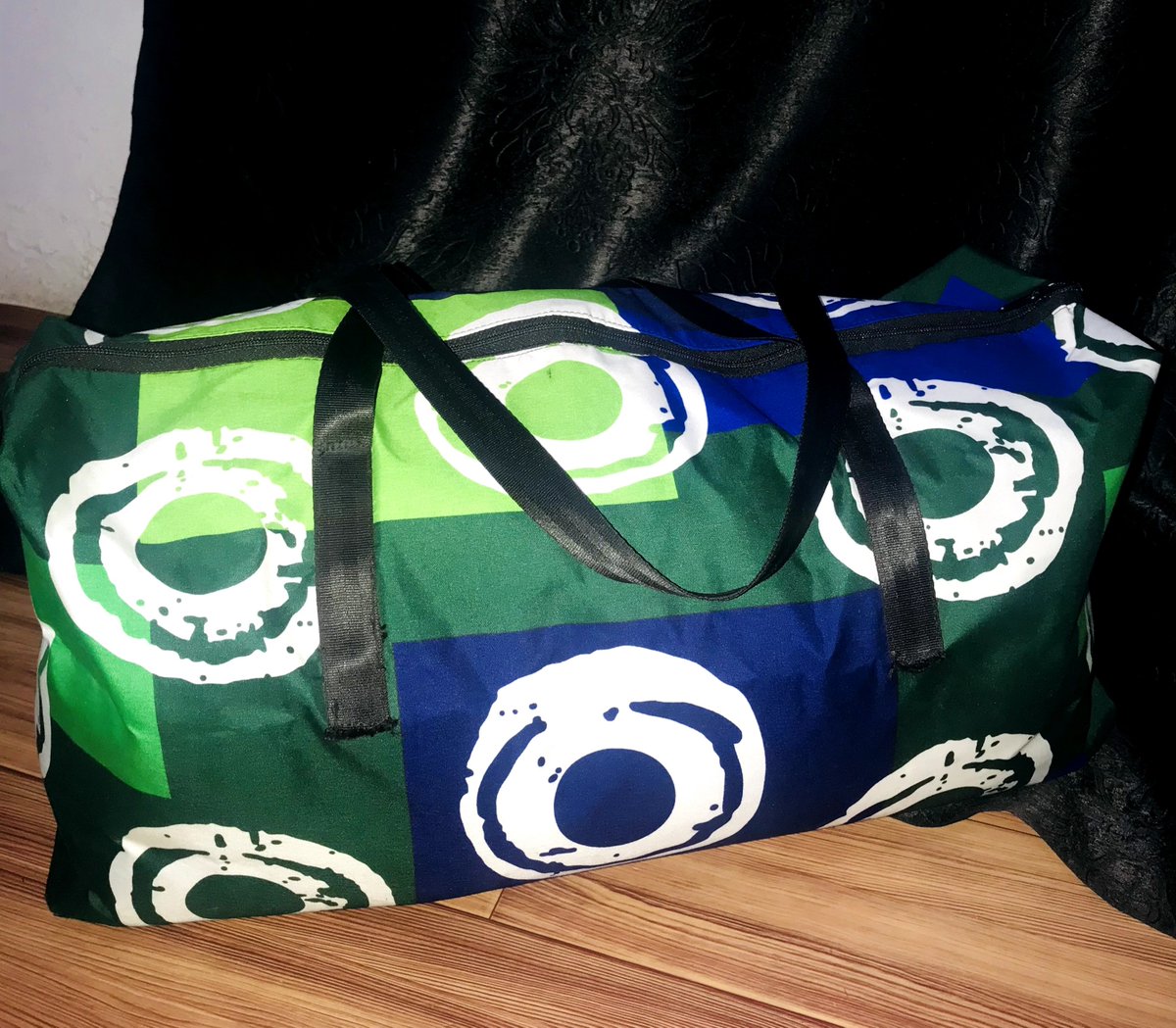 Teee_Billions's tweet photo. Spacious handmade Ankara travel bag, perfect for your weekend trips, visits &amp; getaways.
Who needs one for their next trip?
Price: ₦10,000
Location: Ibadan
Whatsapp: 08160246439
Kindly DM to order
#ibadanbusiness #Ankarabags https://t.co/1nreKr9yh8
