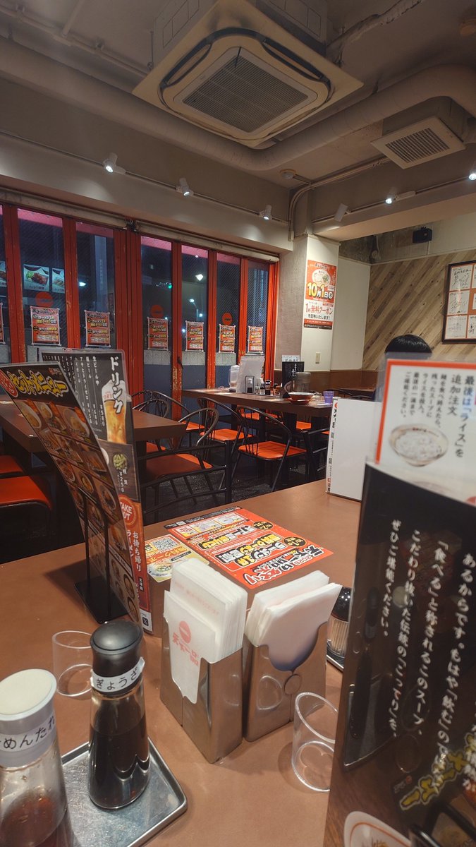 Letugo_Gmen's tweet photo. くっきーさんと同じメニュー頼みました 40人並んでるとか見たけどさすがにこの時間は https://t.co/7wDCz0IlWJ