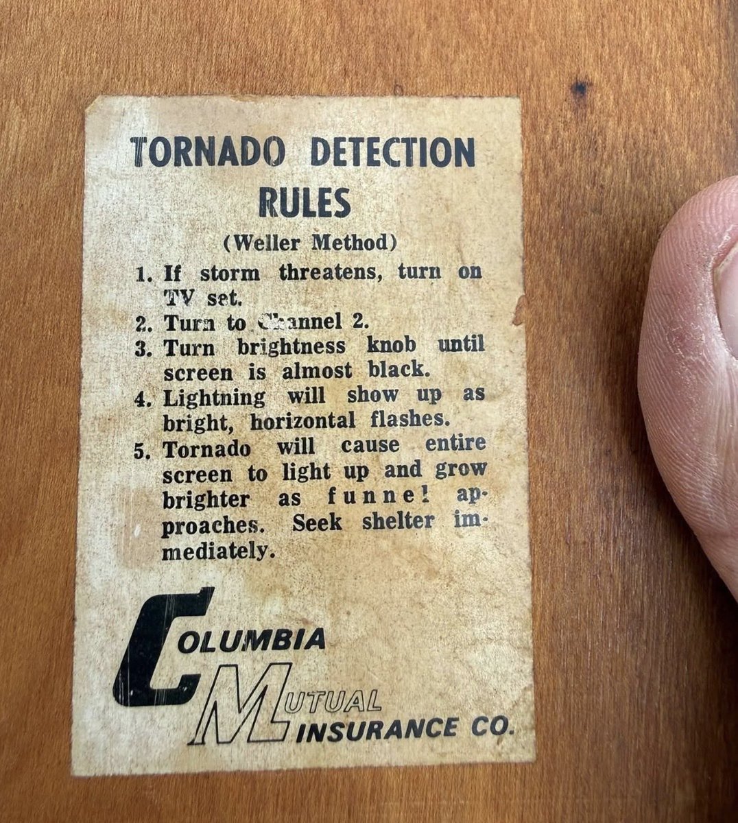 JWe9378's tweet photo. Does anyone remember when your tv would serve as a tornado detector? 📺 https://t.co/ndqBJ4FUrT