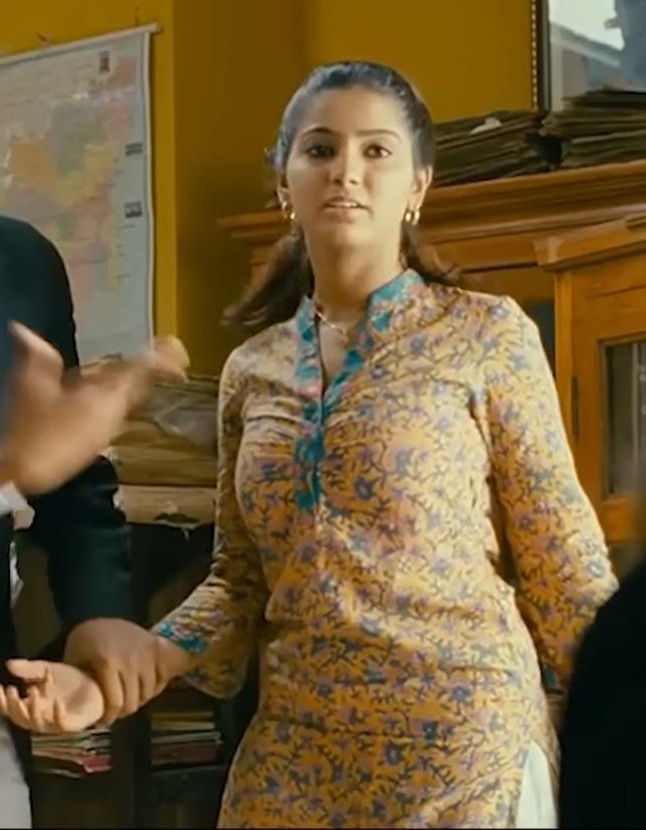 Cinema8Maniac's tweet photo. Deiva Thirumagal movie Anushka assistant Priya, an underrated cutie, stopped acting and married Mark Antony producer Vinod. Now she is the mother of 2. https://t.co/MDn9gZQ6W3