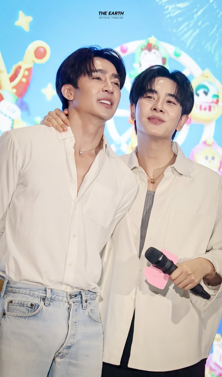 EarthOfficialFC's tweet photo. รวมความน่ารักที่สุดของวันนี้🤎❤️

[01102026] - EARTHMIX STW HAPPY FAMILY

#GMMTVFANIVAL2026HappyFamilyxEM
@Earth_Pirapat #EarthPirapat https://t.co/3cxBksOQQp