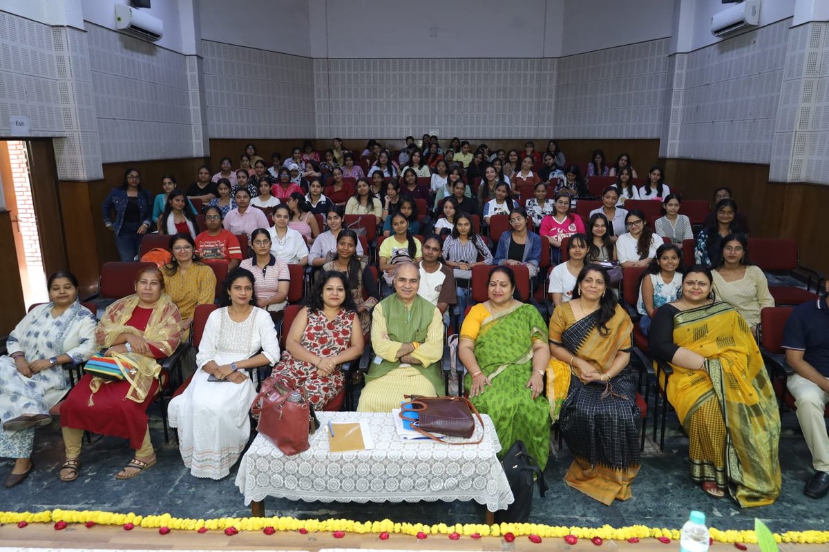 kpsingh330's tweet photo. Glimpses from the Gandhi Study Circle of Vivekananda College University of Delhi, during the pre-Gandhi Jayanti celebrations.

It was a privilege to join the programme as the Chief Guest and share my views आहार, आचरण और अध्यात्म जीवन की पूँजी! It was a very inspiring and mesmerizing experiences to had a vibrant interactions with women minds who are the shaper and future of country. 

My heartfelt gratitude and sincere thanks to Prof Pinki Maurya  ji   Principal, Vivekanand College, and Dr. Babita   ji, Convenor, Gandhi Study Circle, for the invite and heartfelt hospitality.