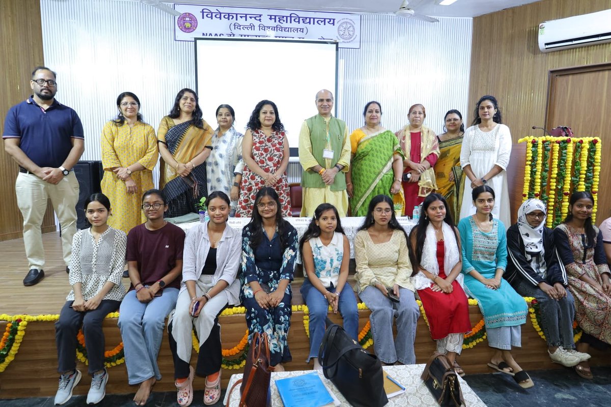 kpsingh330's tweet photo. Glimpses from the Gandhi Study Circle of Vivekananda College University of Delhi, during the pre-Gandhi Jayanti celebrations.

It was a privilege to join the programme as the Chief Guest and share my views आहार, आचरण और अध्यात्म जीवन की पूँजी! It was a very inspiring and mesmerizing experiences to had a vibrant interactions with women minds who are the shaper and future of country. 

My heartfelt gratitude and sincere thanks to Prof Pinki Maurya  ji   Principal, Vivekanand College, and Dr. Babita   ji, Convenor, Gandhi Study Circle, for the invite and heartfelt hospitality.