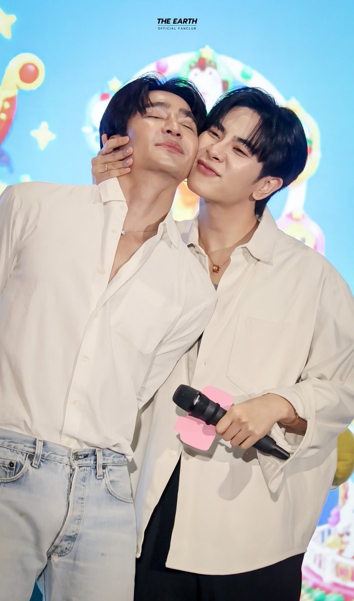 EarthOfficialFC's tweet photo. รวมความน่ารักที่สุดของวันนี้🤎❤️

[01102026] - EARTHMIX STW HAPPY FAMILY

#GMMTVFANIVAL2026HappyFamilyxEM
@Earth_Pirapat #EarthPirapat https://t.co/3cxBksOQQp