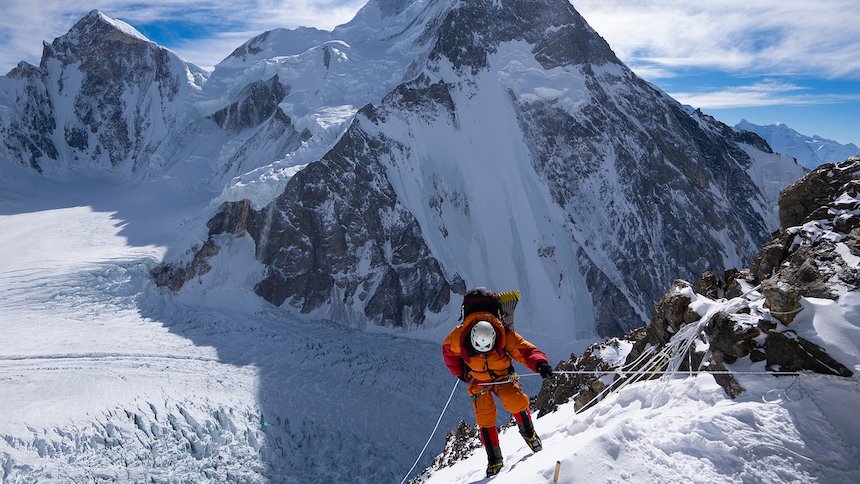 Filmaffinity's tweet photo. Ambición, hazañas imposibles y postureo: "The Last First: Winter K2" ofrece una cita ineludible para los amantes de las historias de alpinismo. Ya están recogidas las primeras críticas en nuestra web.
https://t.co/Q7l3VClUKc
#TheLastFirstWinterk2 https://t.co/Tm1zCKt9dK