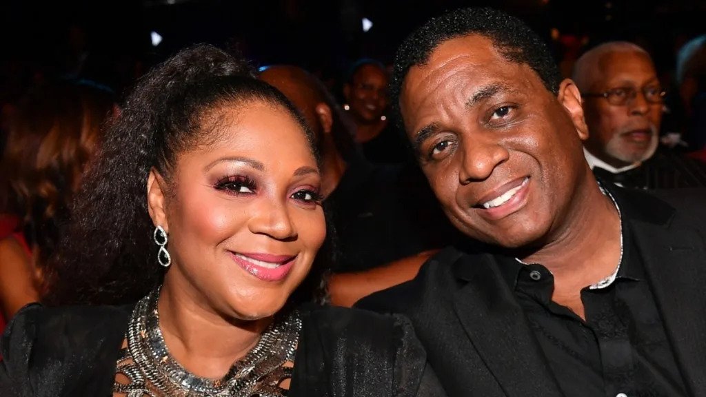 thKuShutMeDown's tweet photo. #RestWellVon
Let the man above shield your
Wife & Kids & Family of pain & hurt
๐๏ธ
๐ชฝ
๐
#VonScales ๐ชฝ
#TrinaBraxton ๐
#BFV #BraxtonFamilyValues
#TheBraxtons
@BdayQueenFeb13 https://t.co/TQVR5GWgcO