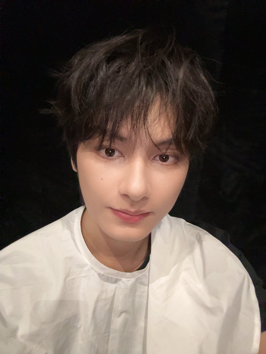moontomeetyou's tweet photo. junhui_moon weibo and instagram update!! 🖤

“🐺🔜📍Shenzhen” https://t.co/MfDmezSF3r