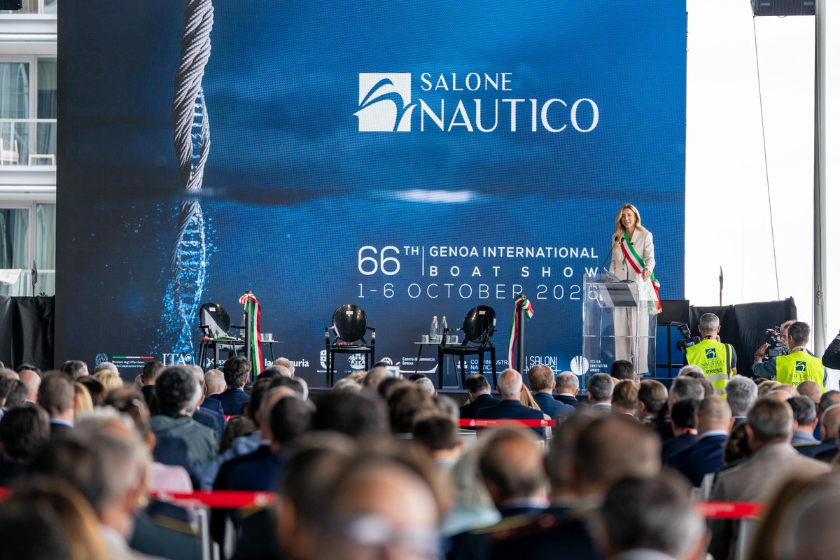 silvia_salis's tweet photo. Oltre tutte le polemiche, stamani a Genova ha aperto la 66ª edizione del Salone nautico internazionale. Il mare, per Genova, è lavoro e dignità. Per questo, prima dell’inaugurazione ho incontrato i lavoratori Ericsson: 131 persone che la grande multinazionale sta mandando a casa. https://t.co/02YAy2FaDI