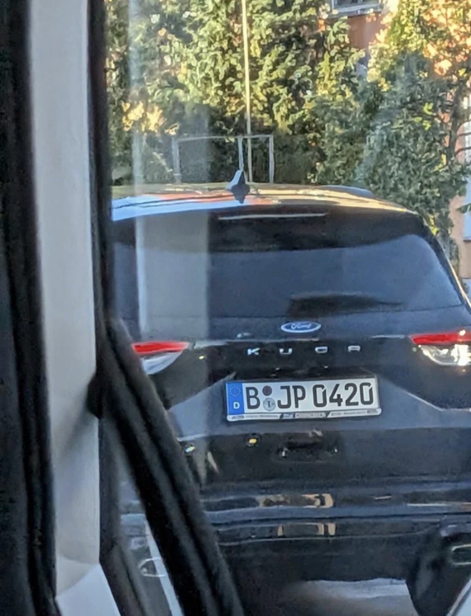 baldwhiner's tweet photo. spotted in berlin https://t.co/6n6goxMO3x