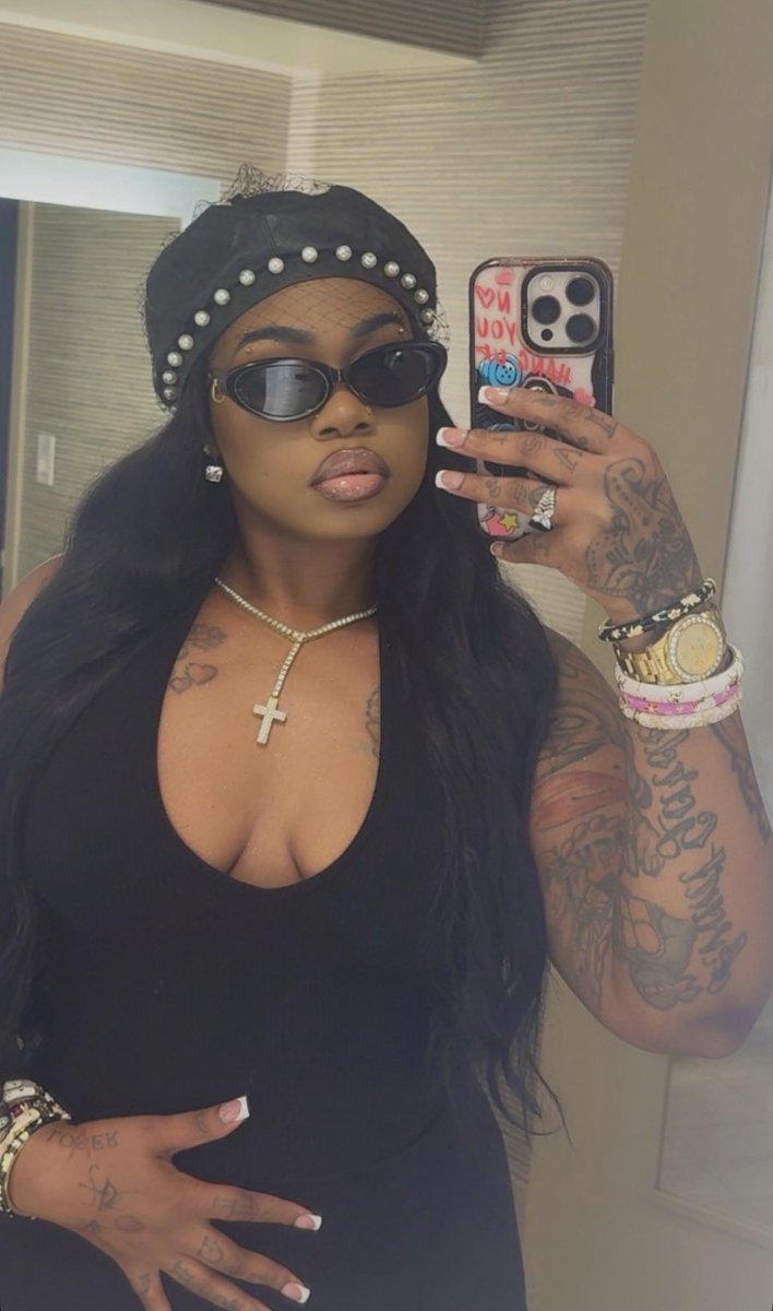ZeusBaddiesTea's tweet photo. Lucci Vee stuns in new photo😍 #BaddiesUSA https://t.co/0mALCOtBuj