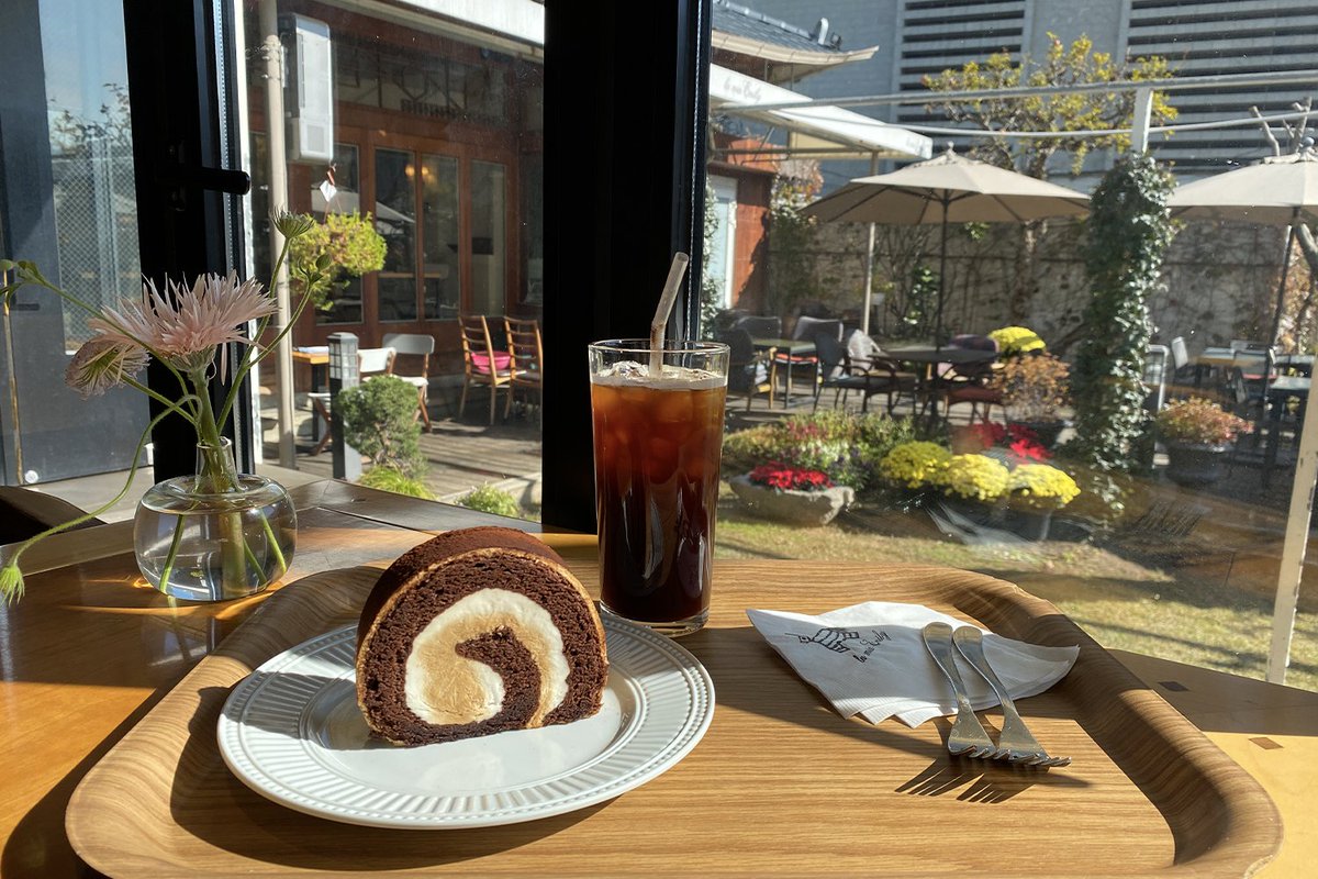 FatimahRapfy's tweet photo. Hoy el café me salió demasiado amargo y el sol se escondió temprano... Un día grisito, pero maana seguro será mejor. https://t.co/bVoaoNrwUQ